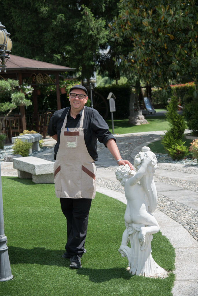 Andrea Coppola titolare e chef dell'Antico Ristoro del Ticino - location di campagna atmosfera piemontese