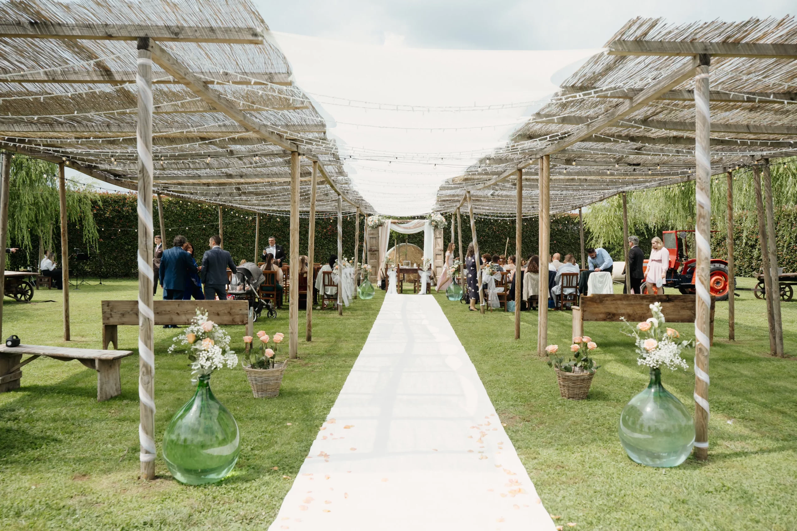 Giardino Tela Verde allestito per una cerimonia di matrimonio all’Antico Ristoro del Ticino a Oleggio