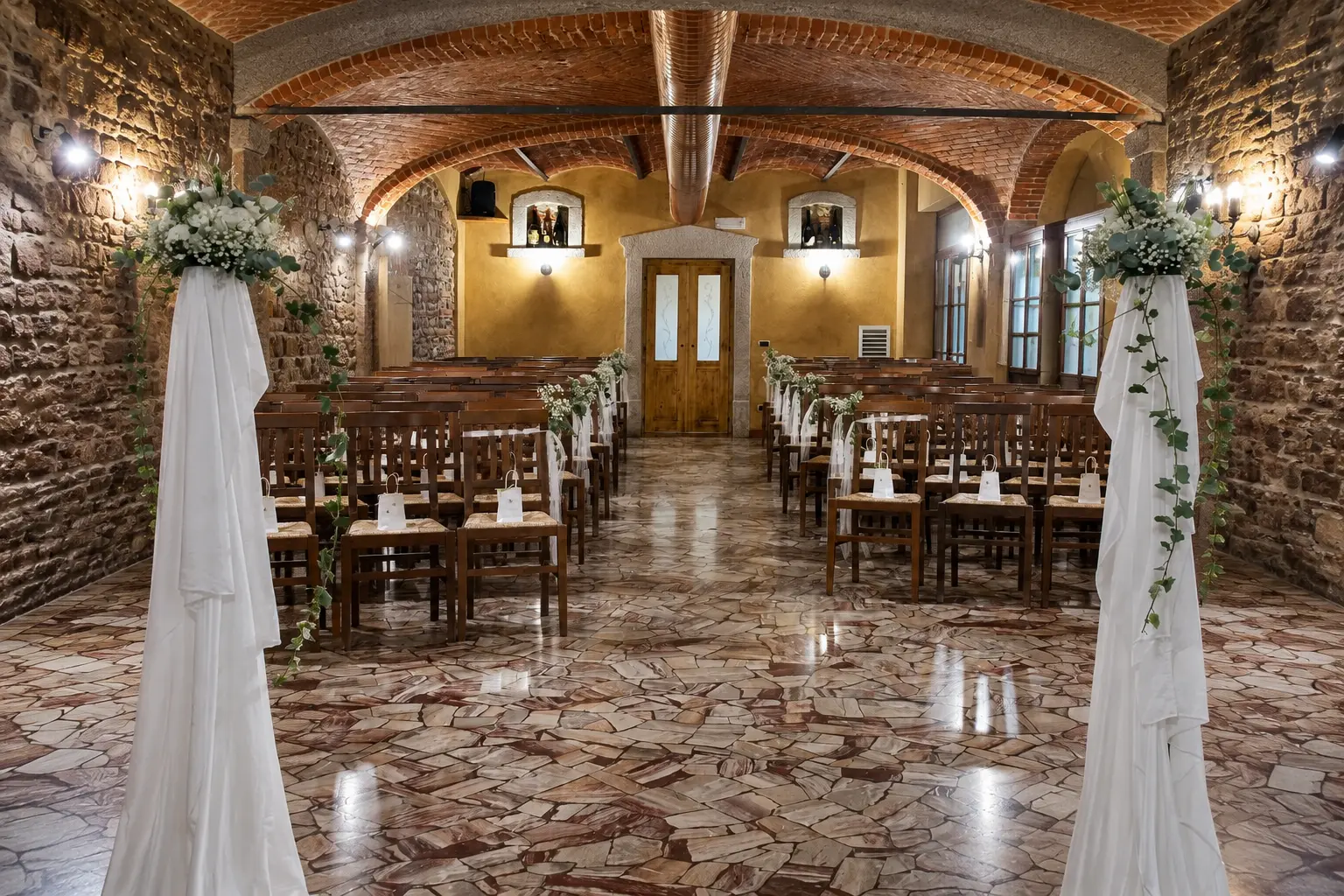 Sala Volte allestita per una cerimonia di matrimonio all’Antico Ristoro del Ticino a Oleggio